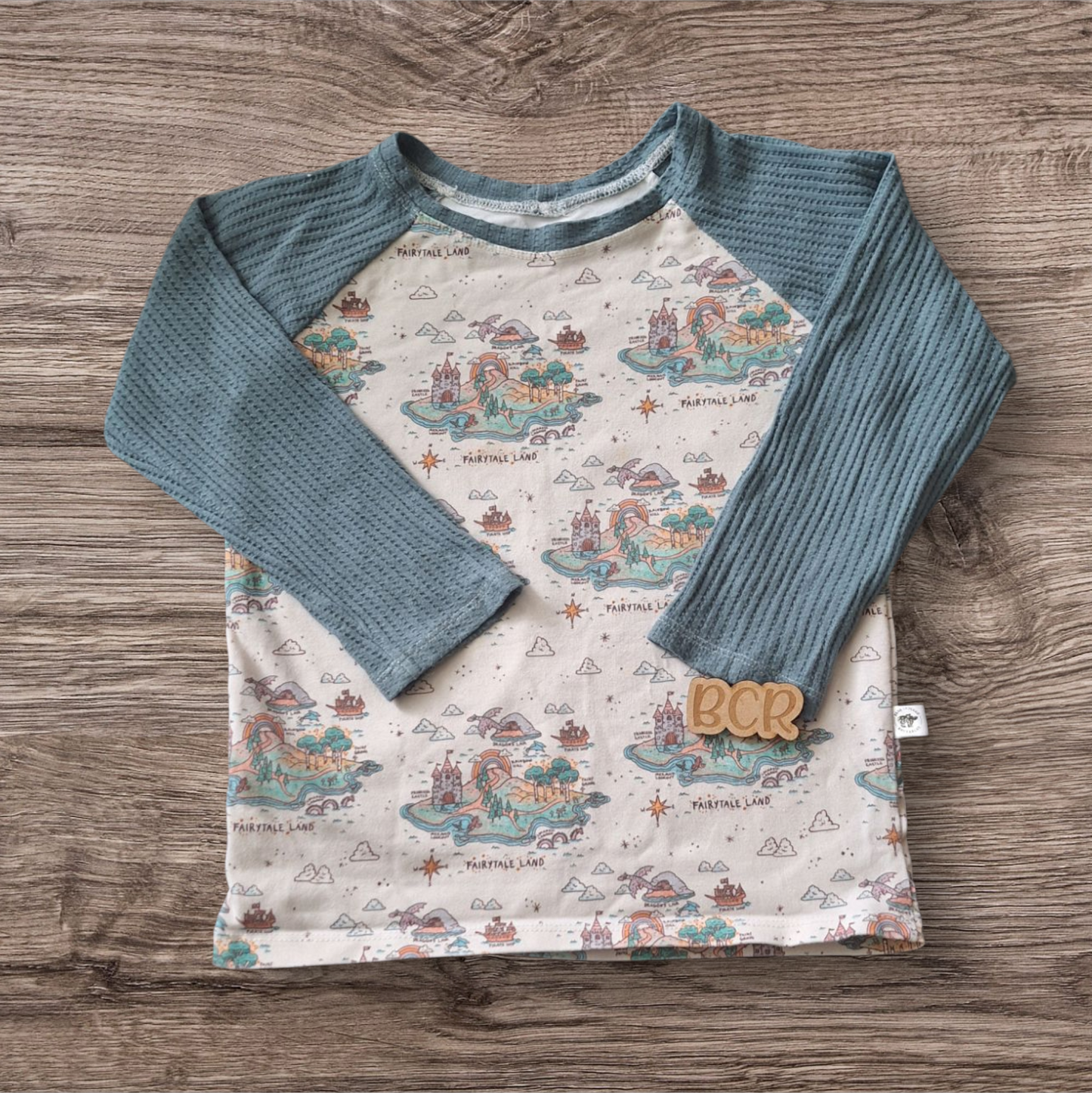EUC 4-5y Long Sleeve Raglan Tee